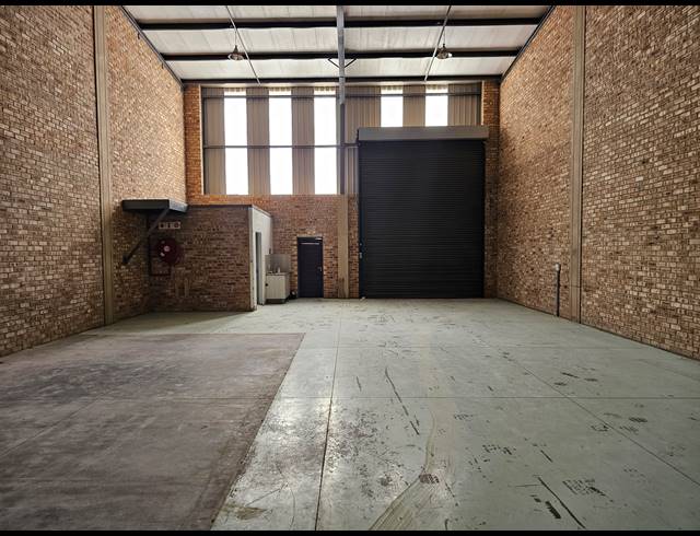 517M² WAREHOUSE TO LET IN NORTH RIDING